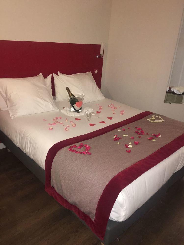 Hotel L'Amandier Нантер Екстериор снимка