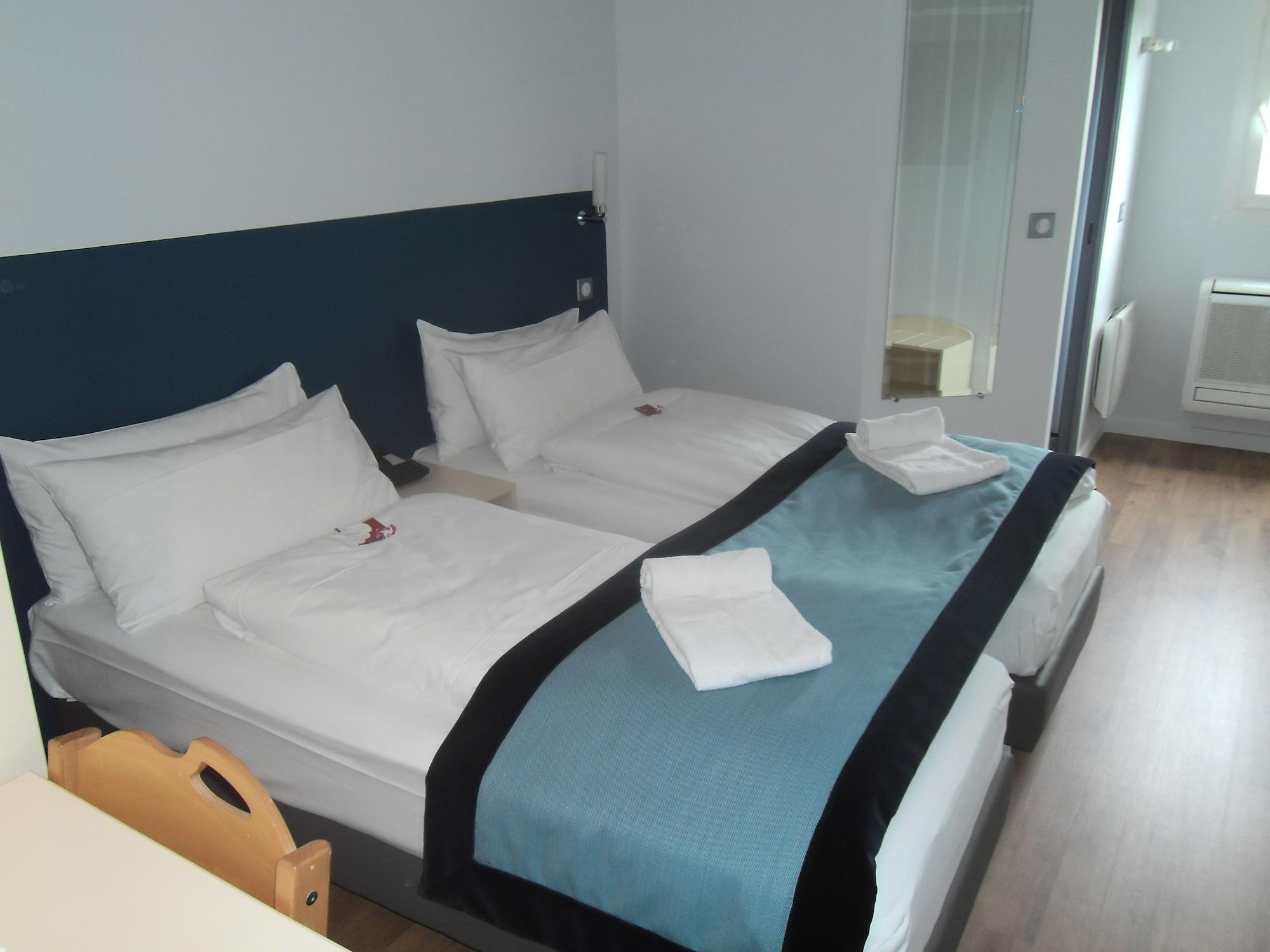 Hotel L'Amandier Нантер Екстериор снимка