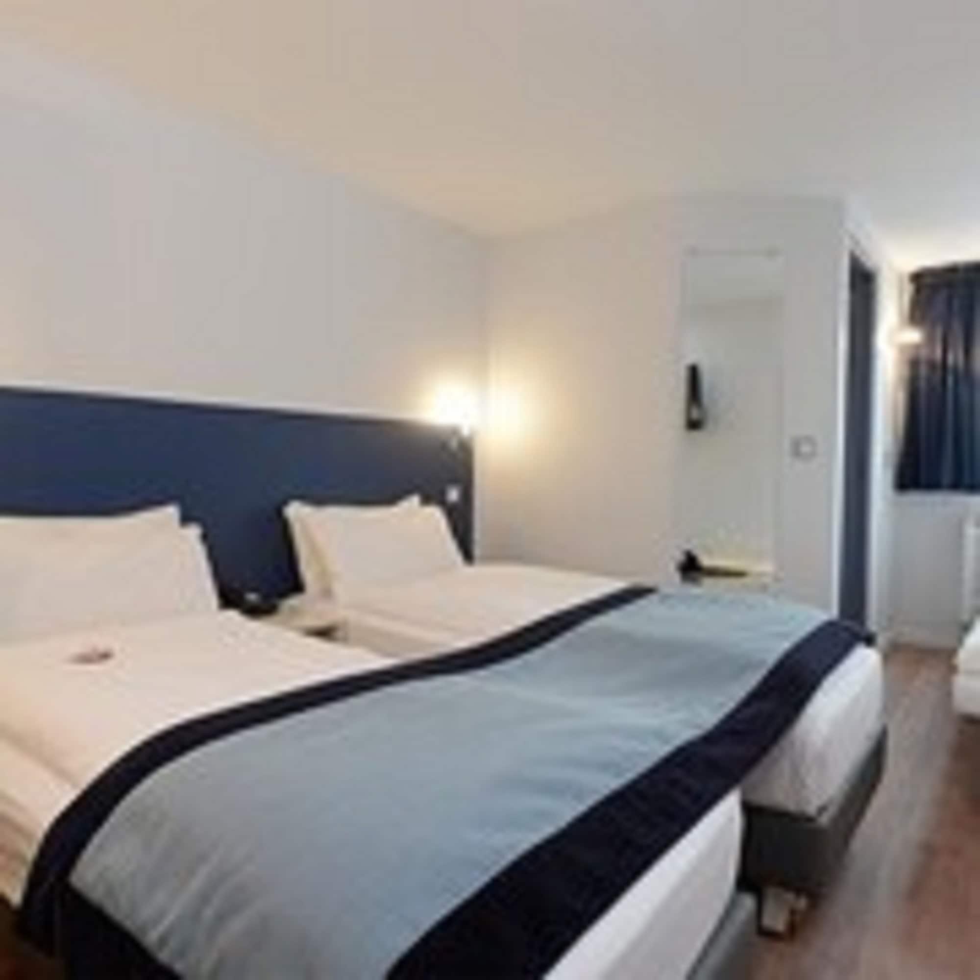 Hotel L'Amandier Нантер Екстериор снимка