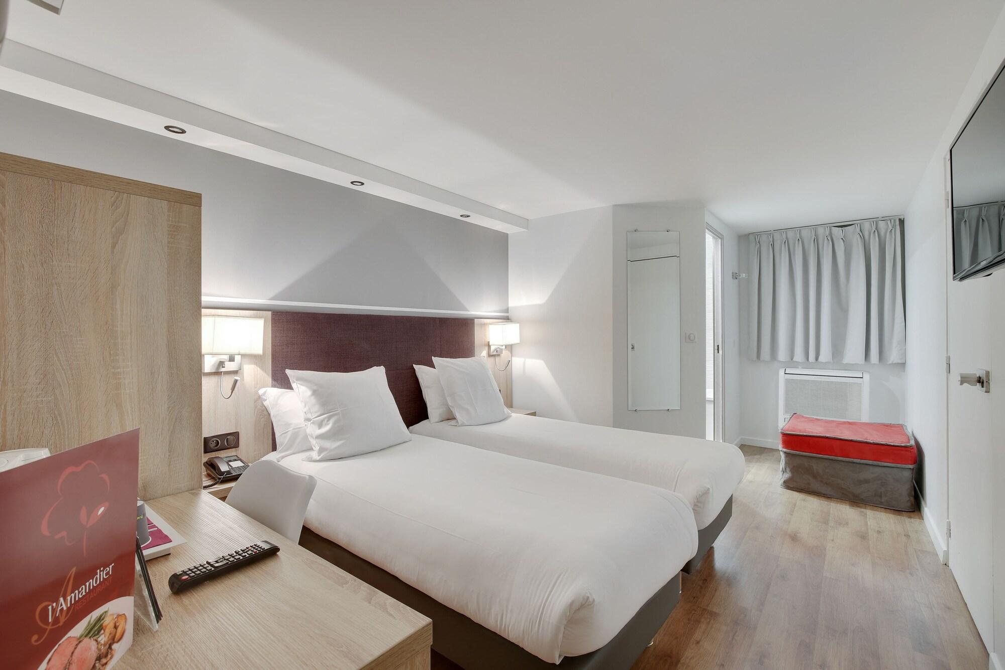 Hotel L'Amandier Нантер Екстериор снимка