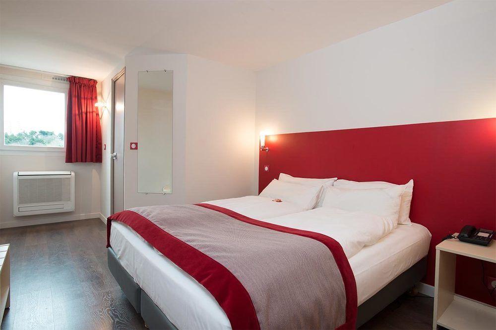 Hotel L'Amandier Нантер Екстериор снимка