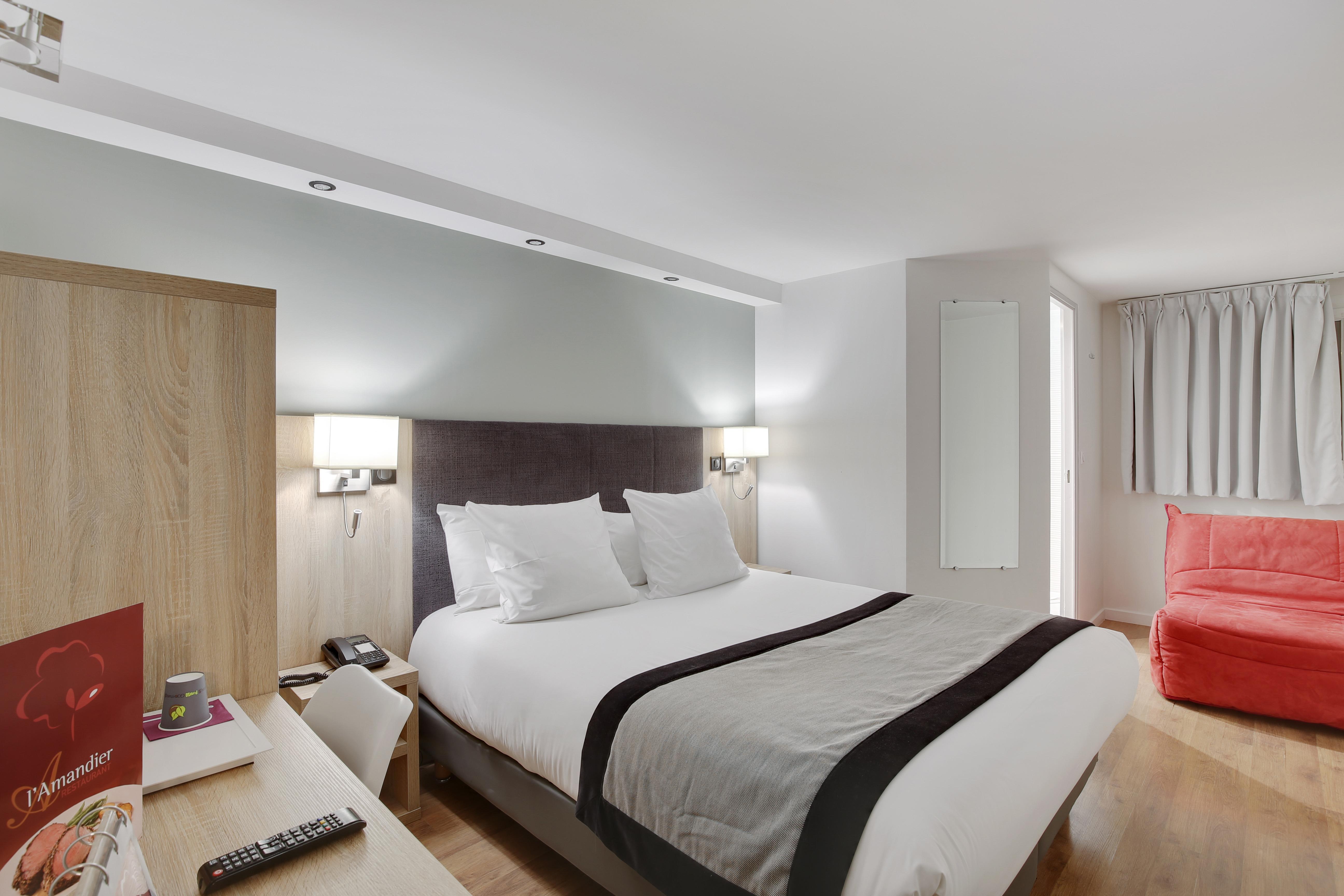 Hotel L'Amandier Нантер Екстериор снимка