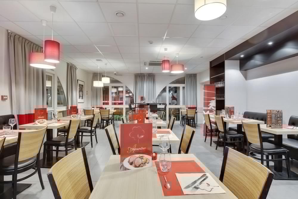 Hotel L'Amandier Нантер Екстериор снимка