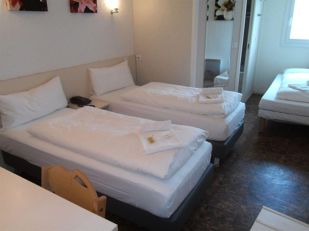 Hotel L'Amandier Нантер Екстериор снимка