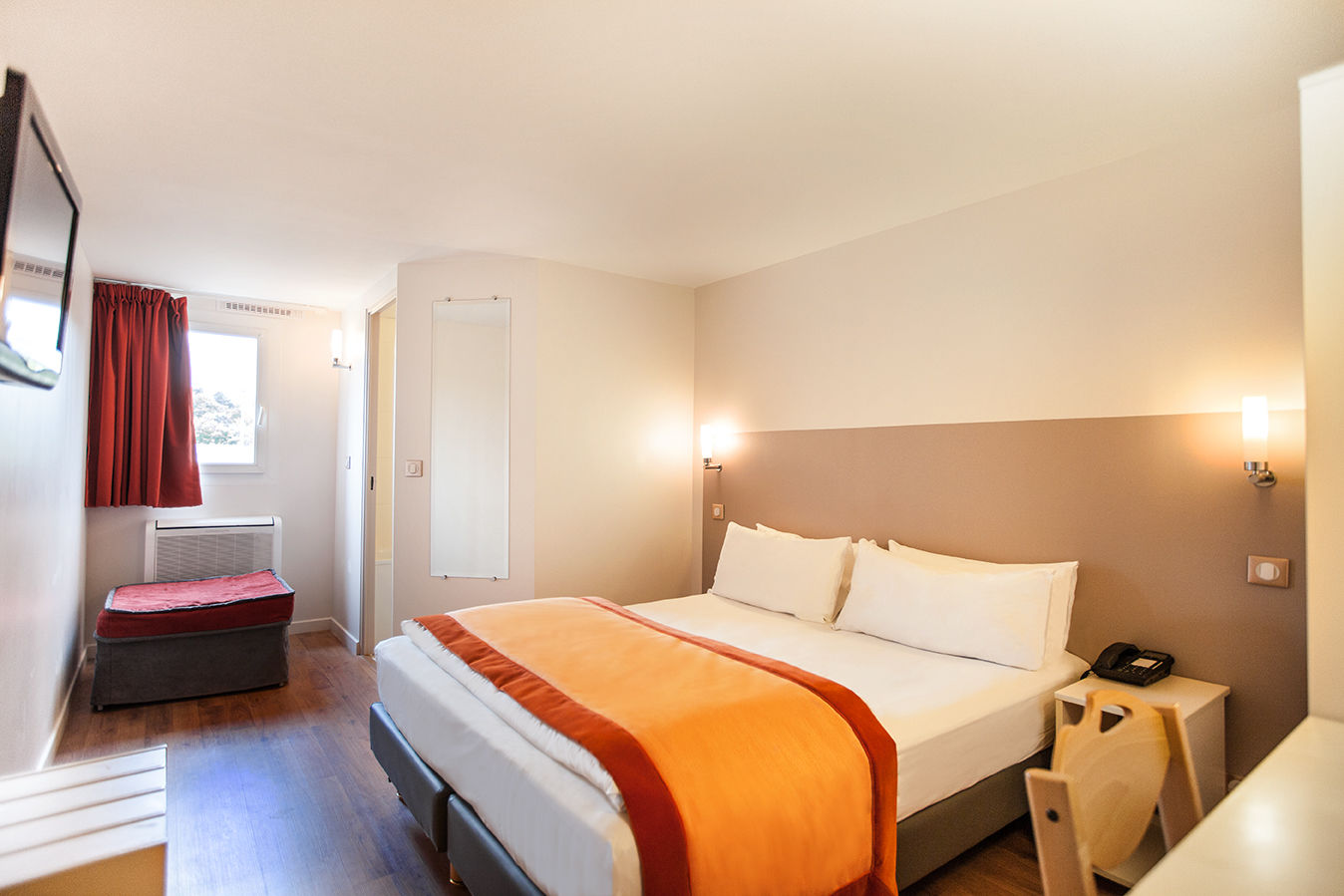 Hotel L'Amandier Нантер Екстериор снимка