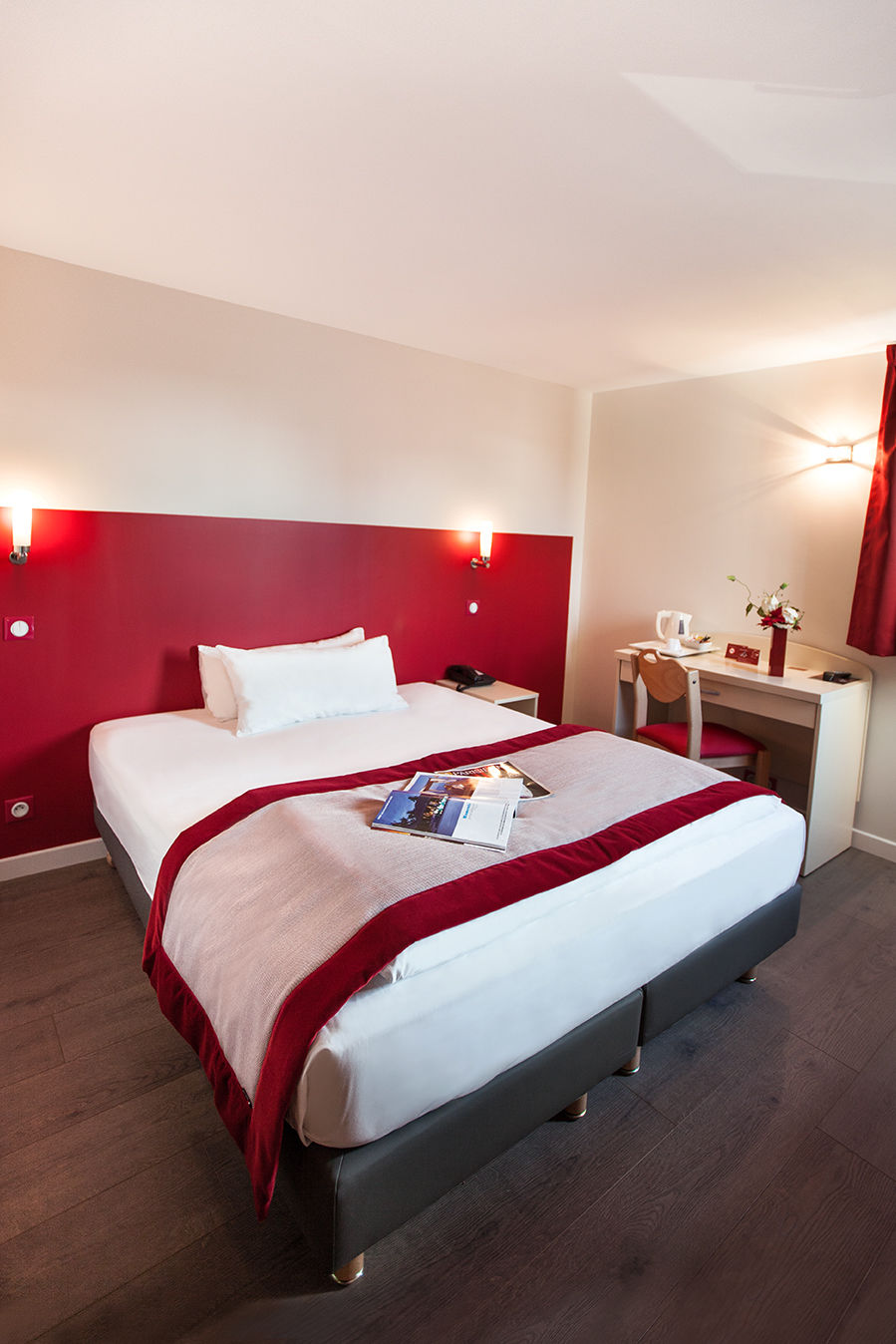 Hotel L'Amandier Нантер Екстериор снимка
