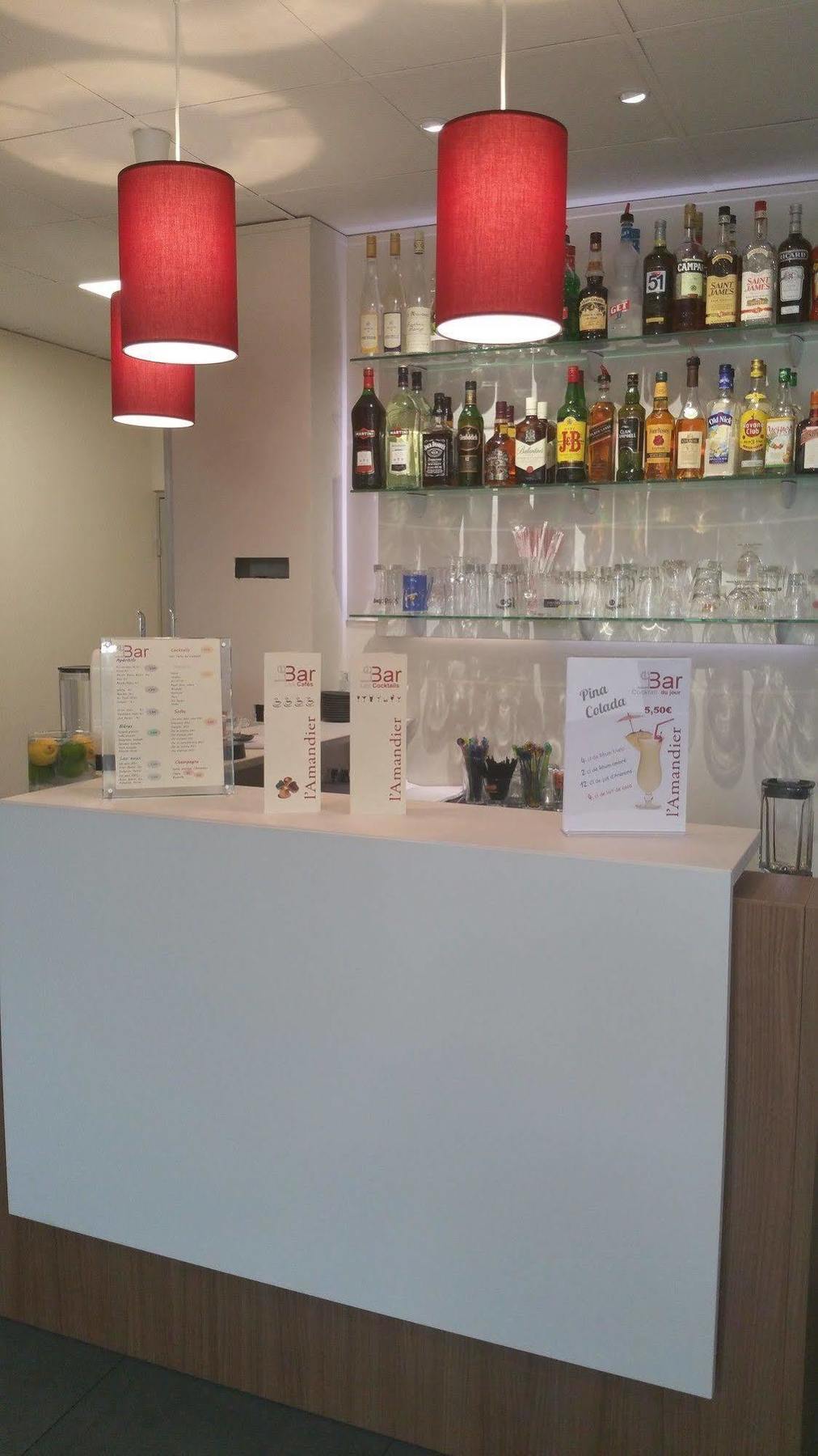 Hotel L'Amandier Нантер Екстериор снимка