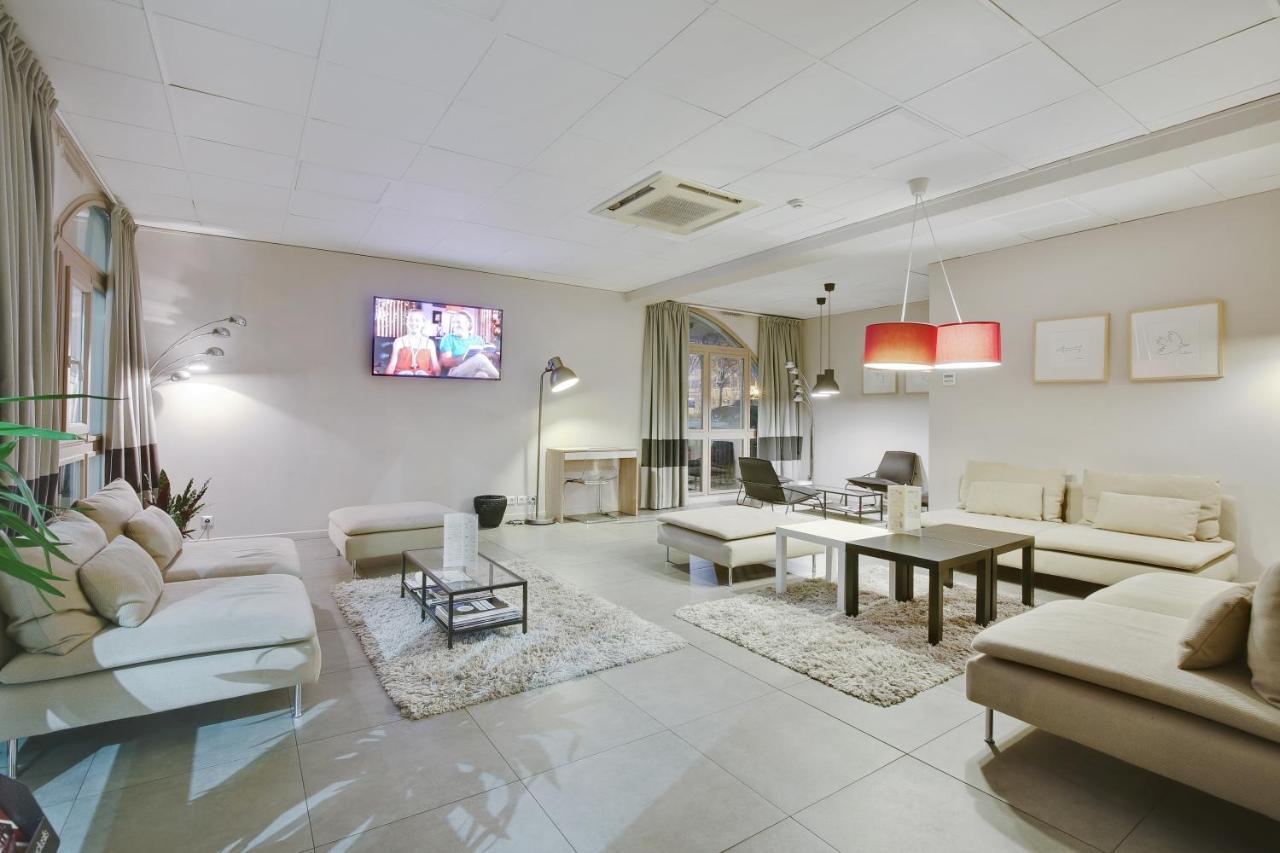 Hotel L'Amandier Нантер Екстериор снимка